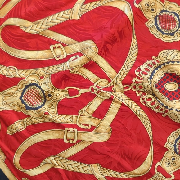 Large silk square - Picture 2 of 4